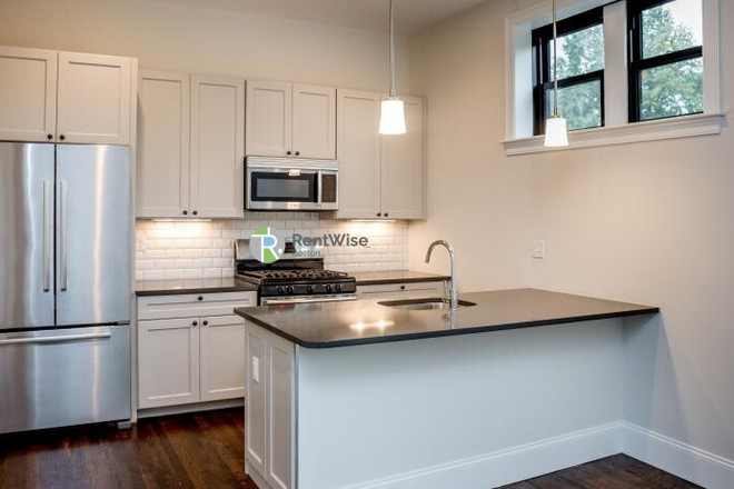 1 - SEPT 2026 - Beautiful South End 3b and 2b, Student OK! No Broker Fees! Apartments