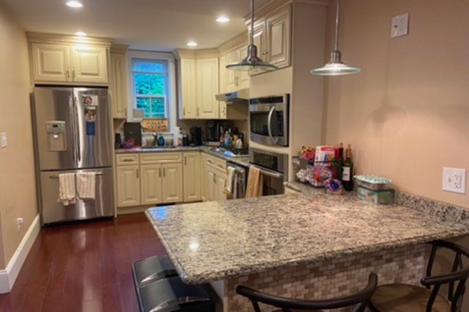 Kitchen - HUGE 4 Bed 2.5 Bath!!