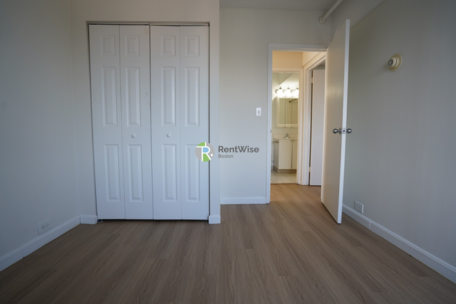 . - Move-In Now–Sept – Prime Central Square 1 Bed | Renovated Unit | No Fee Condo
