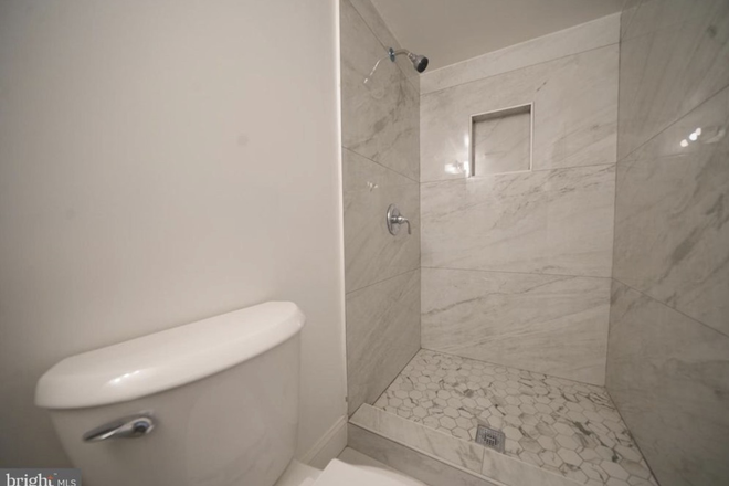 New Shower - 54th Riverdale Apartments