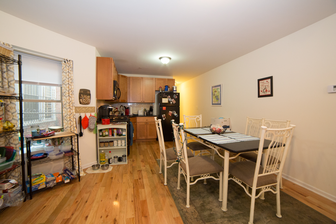 dining/kitchen - Big 3 bed 2 bath bi-level w. private patio Apartments