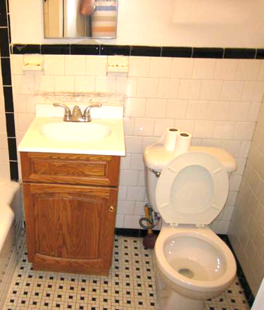 Visit hubrealtyproperties.com - Cleveland Circle, cozy studio with full kitchen, near green line T Condo