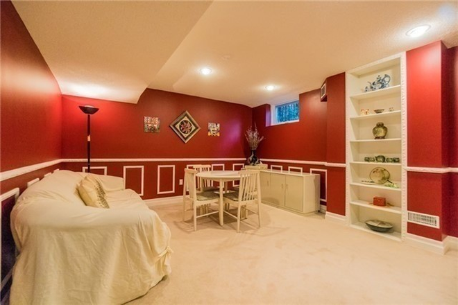 Basement Room - Spacious rooms available in a well-maintained home near UTM Campus.