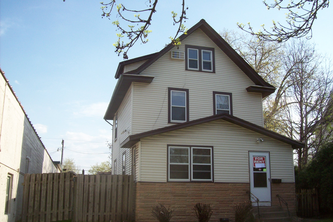 Front - 2194 Marshall 6-Bedroom House! New Paint/Carpet! $2900! 2 Blocks to Campus! $483 Per Person!