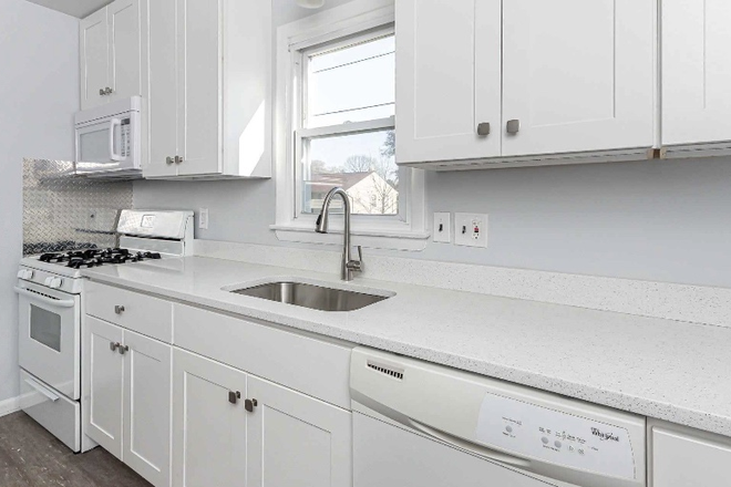 Kitchen - Spacious Updated 5 Bedroom House