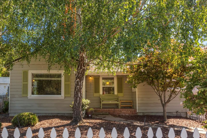  - Sunny & Bright Bungalow in King Estates