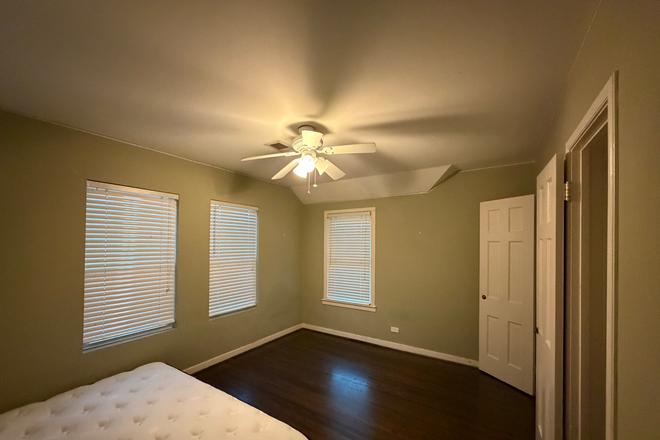 Bedroom - Clean & Cheap Single for Rent in House | Rice Students are Suitemates