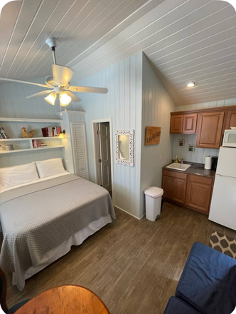 Tiny 15x15 studio apartment - Tiny Barn Studio Utilities Included 3 miles to LU