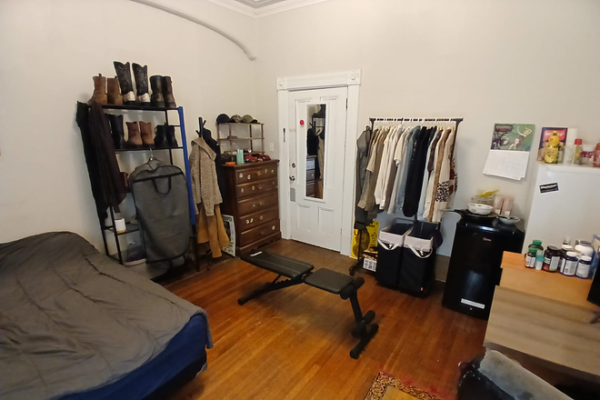 Bedroom3 - Room for rent 5 min walk to UofT St George Campus! House