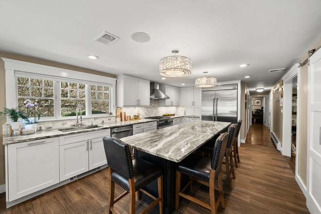 kitchen - 5 bed 2.5 bath House Waltham