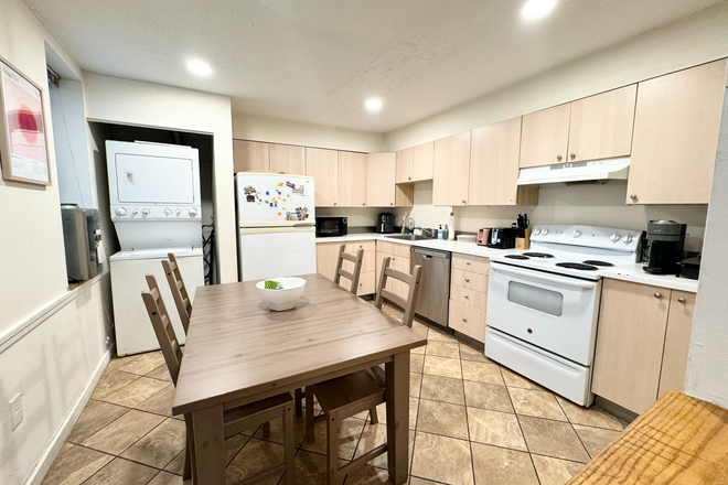 Call NOW for showings! 617-236-8550 - GAINSBOROUGH ST - LRG 3BR/1BA IN SYMPHONY AVAIL *9/1/2026* W/ EIK, DW, IN UNIT LNDRY, A/C, EXP BRICK Condo