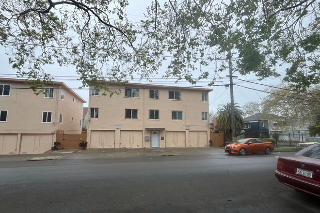 Front of building - 3320 king street Apt. B