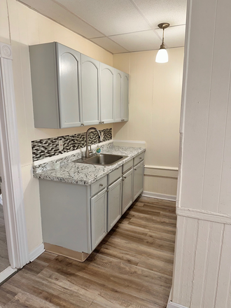 Kitchen - 3 Bedroom Available One Block from UML North Campus Apartments