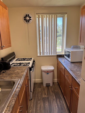 kitchen - Graduate Hills Apartments