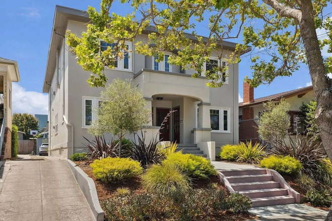 Exterior - 2 Beds 1 Bath Apartment in North Oakland