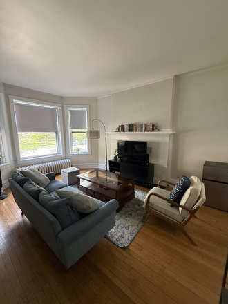 Living Room - Private room in 3 bed 1 bath apartment available for summer sublet in Evanston (Sherman Ave)!