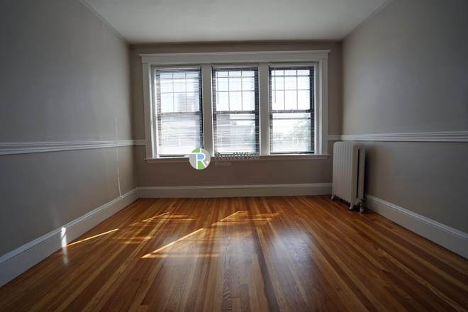 1 - AUG 2026-Stunning Central Sq 3 bed! H/HW inc. NO Fee! Apartments