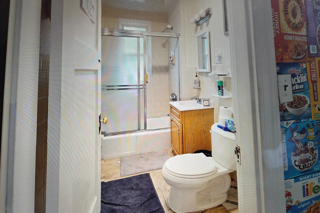 Bathroom - Close to Tufts, No Broker Fee, 3 Bedroom 1 Bath, $3300/Month, Duplex