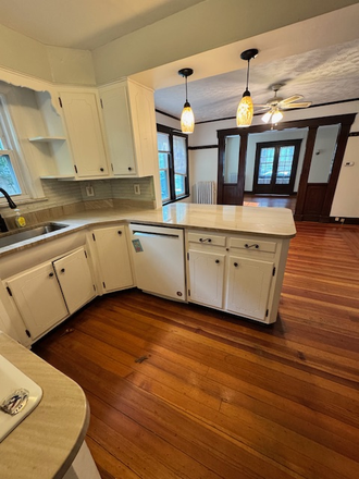 kitchen - 2 bed on Rochambeau Ave near to Campus and Miriam Hospital