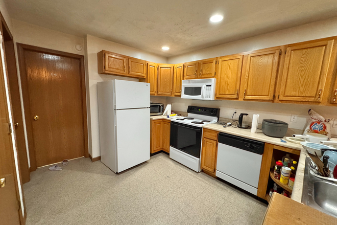 Kitchen - Private Bedroom Summer Sublease with Free Furniture Townhome