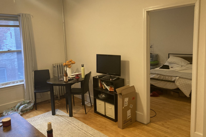 .. - 2 Bed 1 BA on Symphony Rd- Avail 9/1