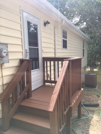 Side Entrance - 1003 Berkeley, 3 bd/1ba near East Campus House
