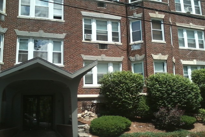 Visit hubrealtyproperties.com - Coolidge corner, excellent 2 bedroom, on quiet side street Apartments