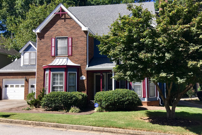 Front Street View - Partially furnished 4 Bedroom / 3.5 Bathroom Home 15 Minutes Away from Emory