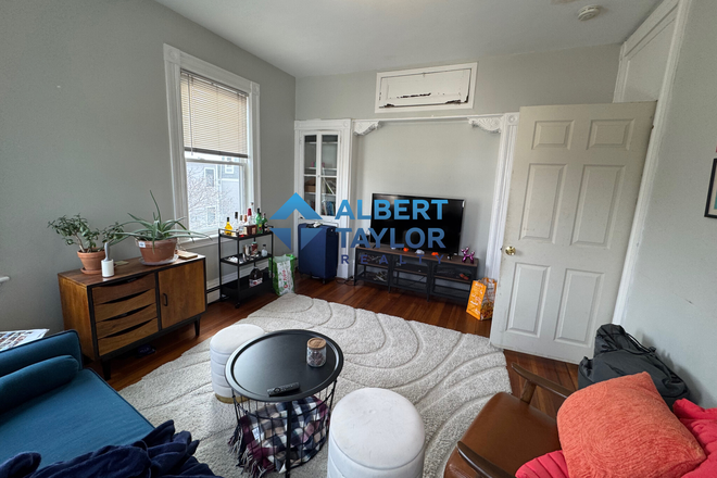 Living Room (Bedroom #4) - Large 3 Bed Split in Cambridge!! Apartments