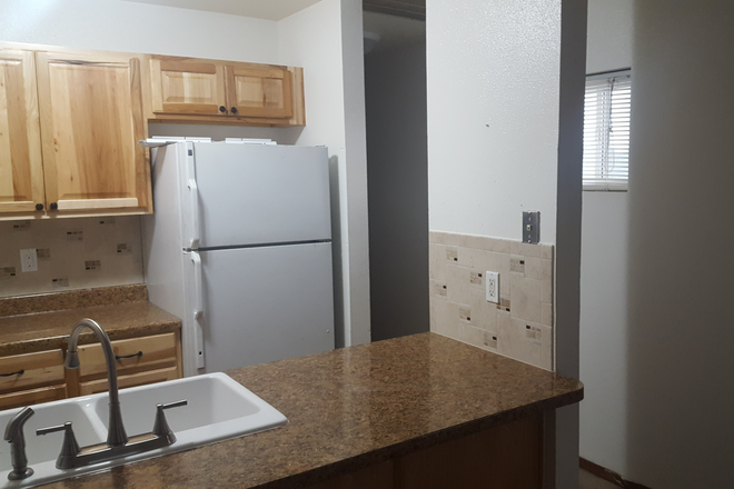 Kitchen - 915 30th St. - Large 1 Bedroom East Boulder Apartments