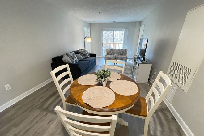 Dinning area - 4 Bedroom 4 Bathroom Condo In Chapel Hill – Perfect for UNC Students!