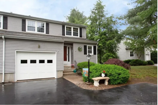 Outside Street View - Glastonbury Townhouse- close to Hartford Hospital, centrally located