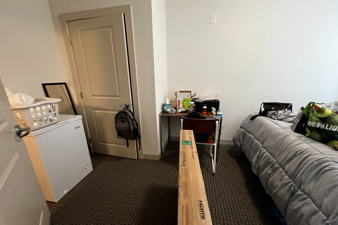 Room - Sublease for 4x4 apartment in Landmark