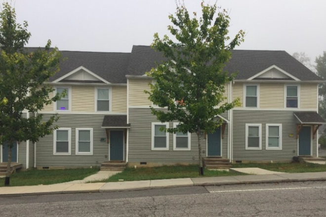 Front - Spring Sublet - 1 or 2 Bedrooms Available in 3 Bedroom Townhouse - 3 Blocks from Downtown and Campus