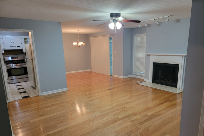 Living Room - Spacious Condo Close to Emory Campus - 1356 Weatherstone Way