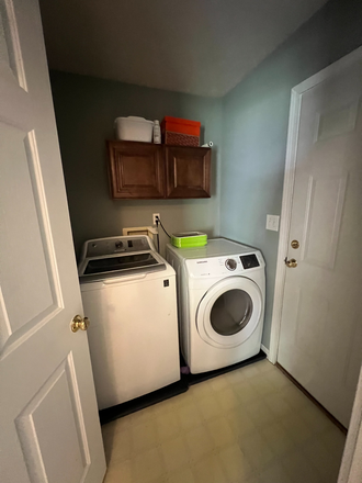 Laundry Room - Single Family Home For Students
