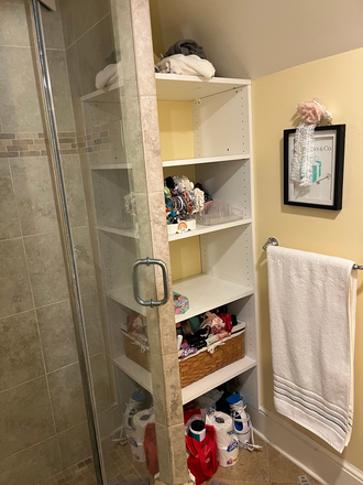 Storage space in bathroom - Private studio apartment in single house in a lovely quiet area of East Falls