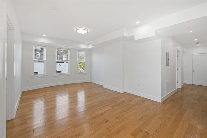 living room - STUNNING 3 Bed / 2 Bath w/ LAUNDRY IN UNIT! Avail. 9/1/26!! Apartments