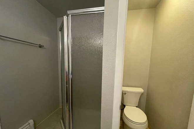 bathroom - University Townhomes