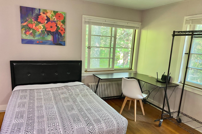 Bedroom - 3-min Walking Distance from Campus House