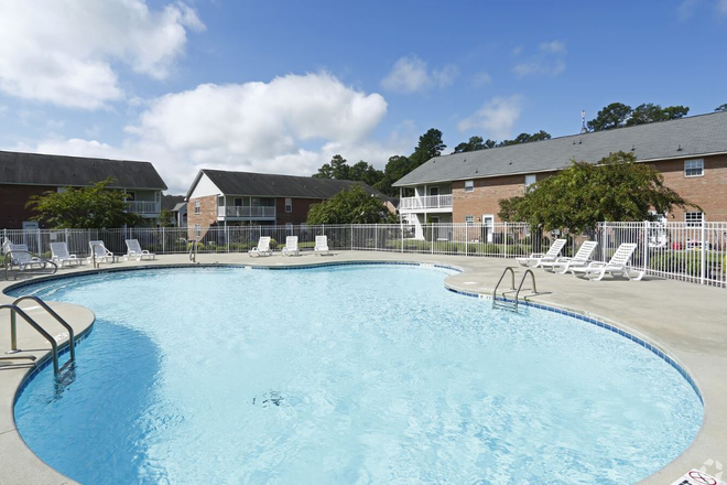 Pool - Melbourne Park Apartments