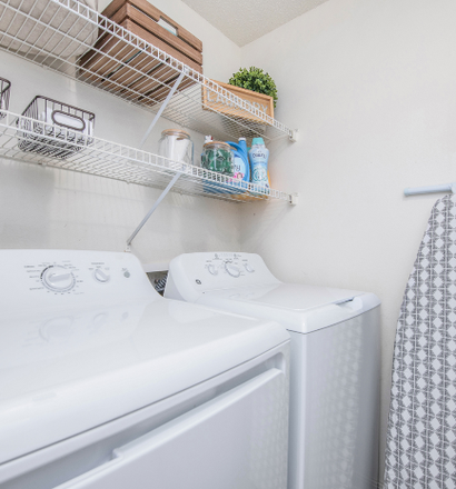 laundry - $100 off rent special! Walking distance from campus, near bull runner stops!