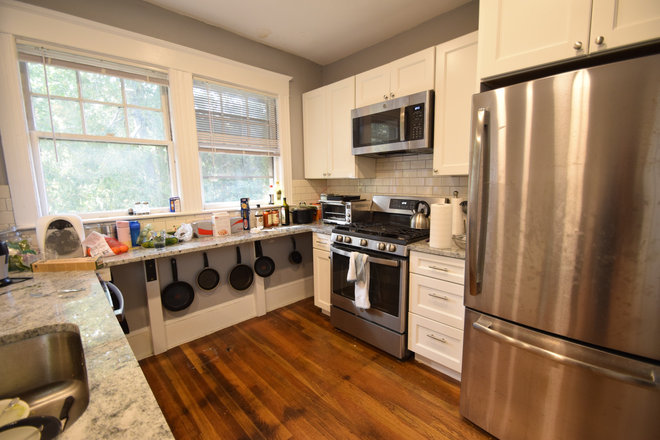 ... - GORGEOUS 4 BED WITH DECK, DECORATIVE FIREPLACE, EAT IN KITCHEN