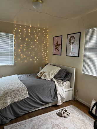 Bedroom for sublease - House located in the hill, street away from campus!