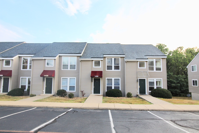 front - Fox Hill - 4 bedroom - 2 bath townhome for rent!