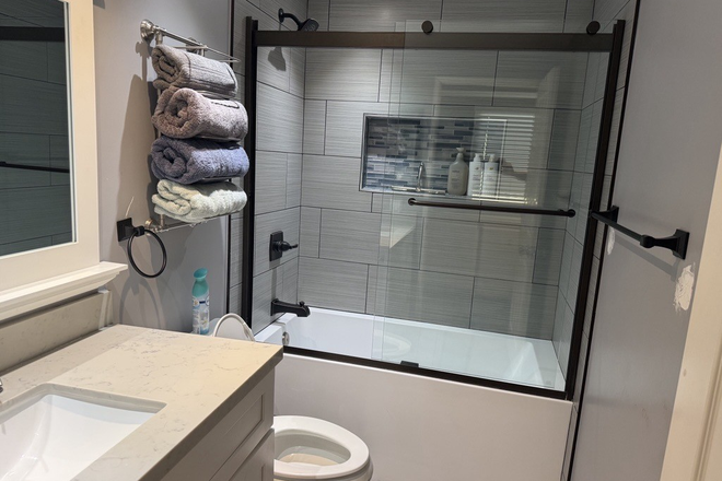 Bathroom Shared - Lakehouse in OC