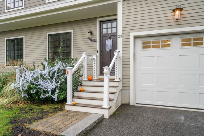 Exterior - Immaculate 3 bed, 3.5 bath townhouse with off-street parking and attached one car garage.