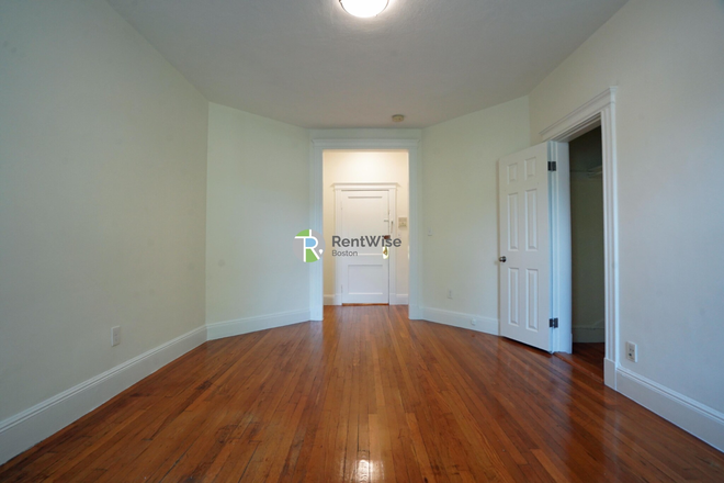 1 - JULY/SEPT 2026-Amazing Studios and 1 beds, H/HW inc. Fitness Rm. No Broker Fee Apartments
