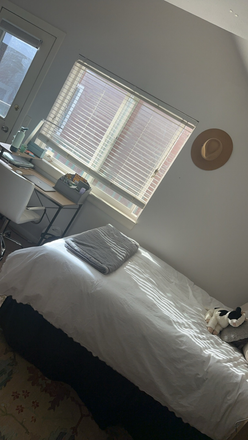 Bedroom - House off Pearl near Campus