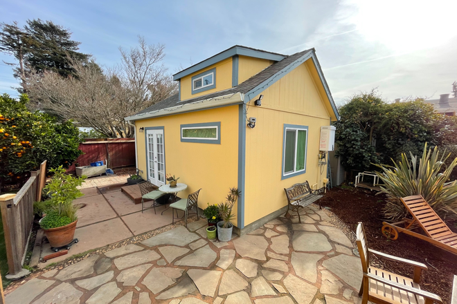 The Cottage! - Charming backyard cottage close to BART and campus